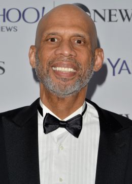 Kareem Abdul-Jabbar - By Yahoo from Sunnyvale, California, USA [CC BY 2.0 (http://creativecommons.org/licenses/by/2.0)], via Wikimedia Commons