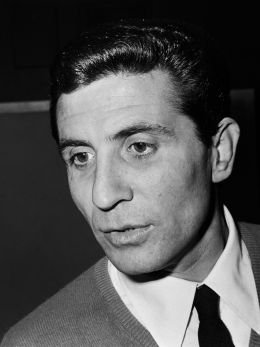 Gilbert Bécaud - By Joost Evers / Anefo (Nationaal Archief) [CC BY-SA 3.0 nl (http://creativecommons.org/licenses/by-sa/3.0/nl/deed.en)], via Wikimedia Commons