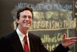 Michael Crichton - By Jon Chase photo/Harvard News Office (Harvard Gazette) [CC BY 3.0 (http://creativecommons.org/licenses/by/3.0)], via Wikimedia Commons