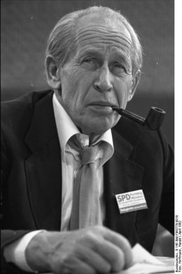 Prof. Philip Rosenthal - Bundesarchiv, B 145 Bild-F062779-0019 / Hoffmann, Harald / CC-BY-SA 3.0 [CC BY-SA 3.0 de (http://creativecommons.org/licenses/by-sa/3.0/de/deed.en)], via Wikimedia Commons