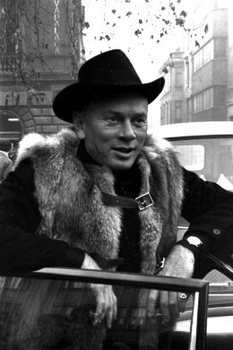 Yul Brynner - Stevan Kragujević [CC BY-SA 3.0 rs (http://creativecommons.org/licenses/by-sa/3.0/rs/deed.en)], via Wikimedia Commons