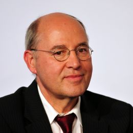Gregor Gysi - Ralf Roletschek [GFDL (http://www.gnu.org/copyleft/fdl.html) or CC BY 3.0 (http://creativecommons.org/licenses/by/3.0)], via Wikimedia Commons