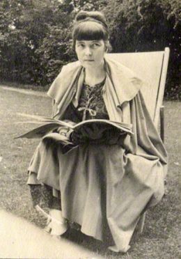 Katherine Mansfield - By Ottoline Morrell (1873-1938) [Public domain], via Wikimedia Commons